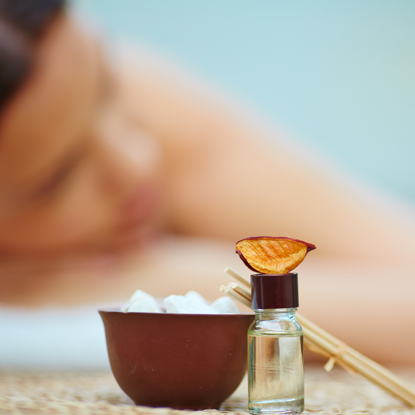 Massagem com Óleos Essenciais Massagem com Óleos Essenciais